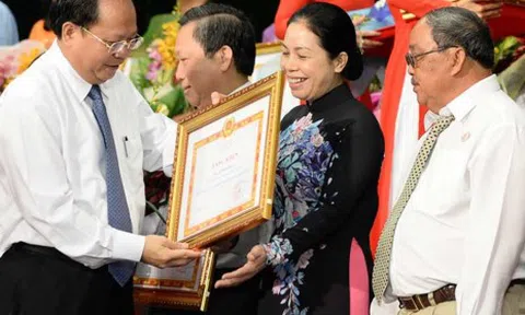 Vinh danh những con người không nói suông về đạo đức