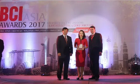 FLC lập cú “hat-trick” giải thưởng quốc tế