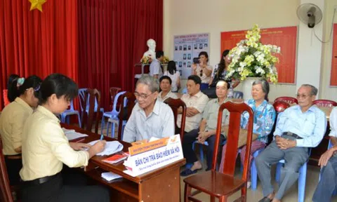 Quỹ BHXH duy trì được mấy năm, sao phải tăng tuổi hưu?