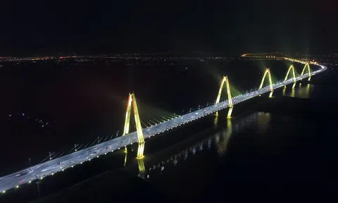 Hà Nội thêm điểm nhấn ấn tượng với hệ thống chiếu sáng cầu Nhật Tân