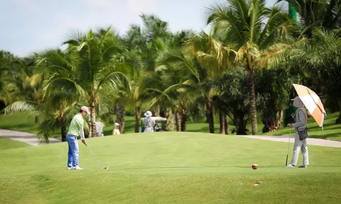 Chặn "ôm" đất sân golf