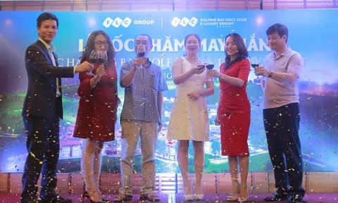 Bất ngờ khách hàng trúng thưởng hai siêu xe khi mua Villa FLC Hạ Long
