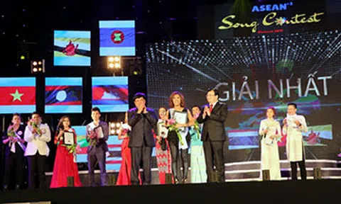 Phó Thủ tướng trao giải cuộc thi Tiếng hát ASEAN + 3 tại FLC Sầm Sơn