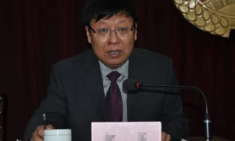 Trung Quốc hỏi tội quan Tân Cương tham ô, yêu nhiều phụ nữ một lúc