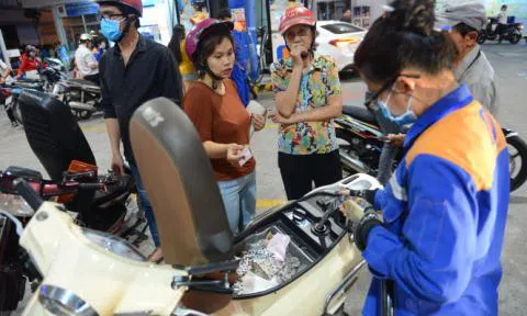 Cõng thuế phí khủng, giá xăng lại sắp tăng?