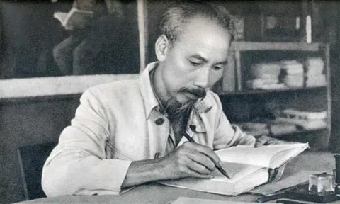 Chủ tịch Hồ Chí Minh và cảnh báo về những ông “quan cách mạng”