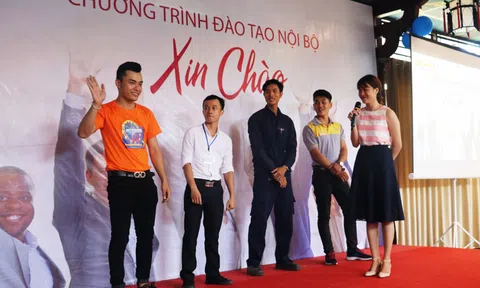 Người Nhật cúi chào khách mua xăng, người Việt xin chào du khách