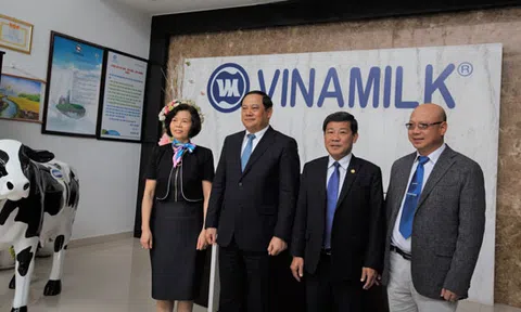 Phó thủ tướng Lào thăm và làm việc với Vinamilk