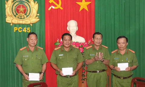 Phá vụ cướp ngân hàng, 3 tập thể được thưởng nóng