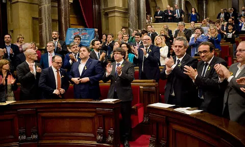 Tuyên bố độc lập của cơ quan lập pháp Catalonia là một "tội ác"