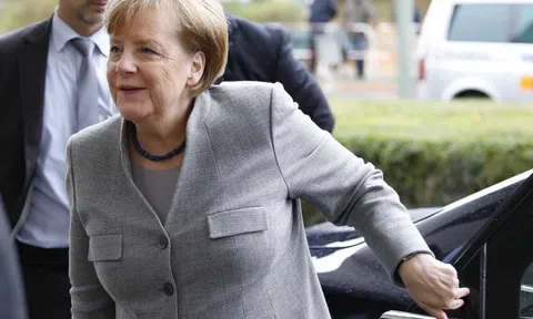 Lập liên minh thất bại, bà Merkel rơi vào thế 'mong manh'