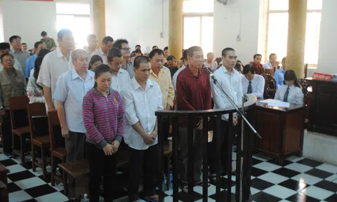 Hơn chục cán bộ thuế, hải quan hầu tòa vì tiếp tay cho DN "ma"