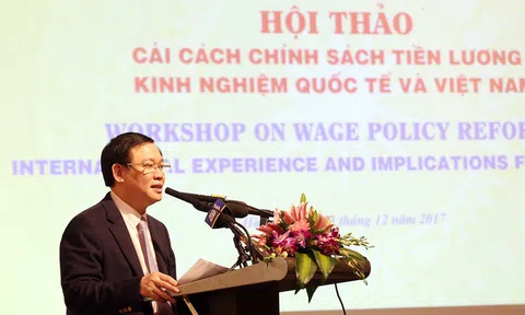 Nghịch lý “không phải cứ tăng lương là... lương tăng”