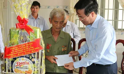 Ông Võ Văn Thưởng thăm, chúc Tết Vùng 2 hải quân