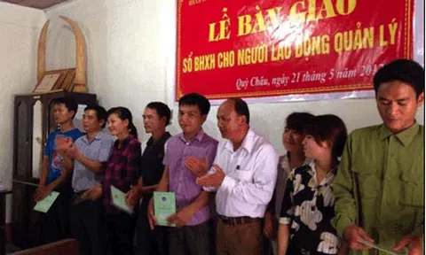 Nghệ An đẩy mạnh tiến độ bàn giao sổ BHXH cho NLĐ quản lý