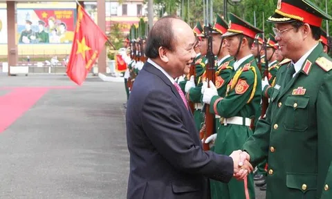 Thủ tướng thăm, làm việc với Quân khu 5