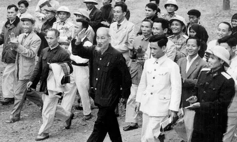 Bác Hồ với Tết Bính Tuất (1946)