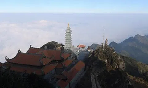 Khám phá kiến trúc tâm linh thuần Việt trên đỉnh thiêng Tây Bắc