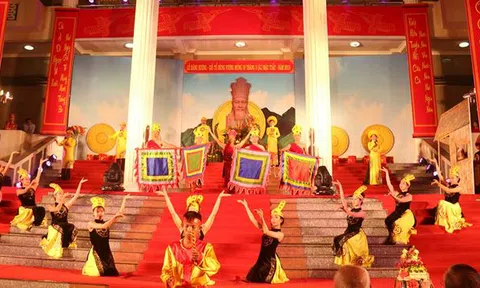 Người dân cả nước nhất tâm hướng về nguồn cội