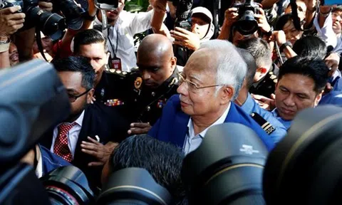 Cựu Thủ tướng Malaysia trình diện trước Ủy ban chống tham nhũng