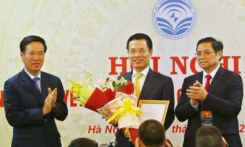 Bộ Chính trị quyết định ông Nguyễn Mạnh Hùng kiêm Phó trưởng Ban Tuyên giáo Trung ương