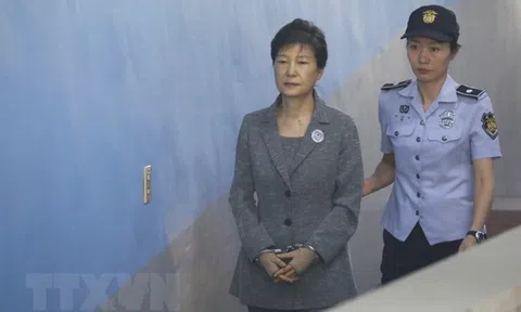 Cựu Tổng thống Hàn Quốc Pak Geun-hye bị tuyên án 25 năm tù giam