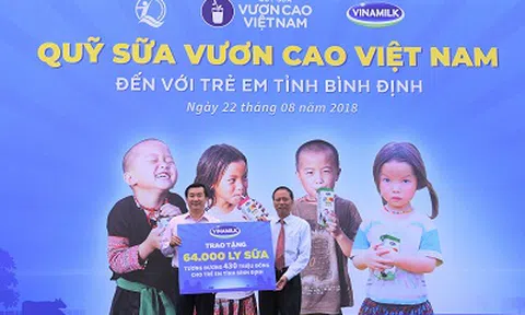 Quỹ sữa vươn cao Việt Nam và Vinamilk tiếp tục trao 64.000 ly sữa cho trẻ em tỉnh Bình Định