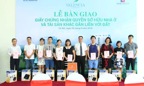 Cư dân Valencia Garden nhận Giấy chứng nhận quyền sở hữu nhà ở