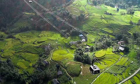 Ngắm Fansipan đẹp lạ mùa lúa chín