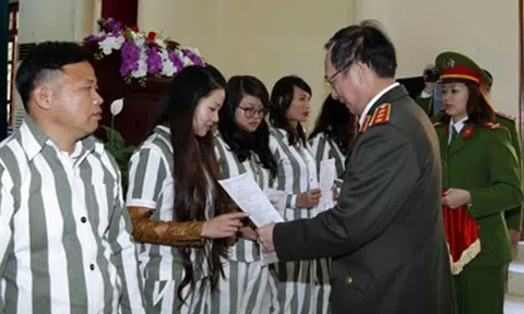 “Tha tù trước thời hạn” và “đặc xá”