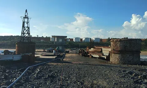 Truy tố 12 bị can liên quan vụ buôn lậu xăng dầu tại Bình Thuận