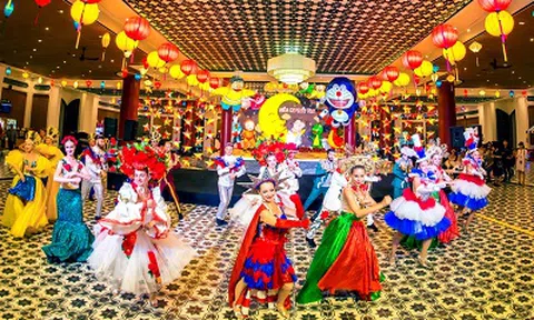 Du ngoạn thế giới trong lòng Sun World