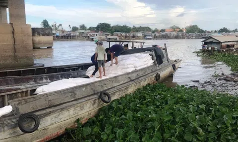 Bộ Công an phá đường dây buôn gần 100 tấn hàng lậu trên sông