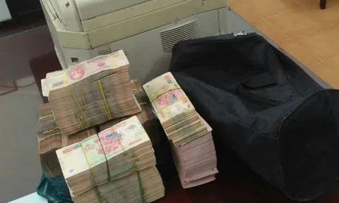 Cán bộ ngân hàng làm lộ danh tính khách gửi tiền bị khởi tố