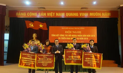 Năm thứ ba liên tiếp, Hội Luật gia Việt Nam được tặng Cờ Thi đua của Ban Đối ngoại Trung ương Đảng