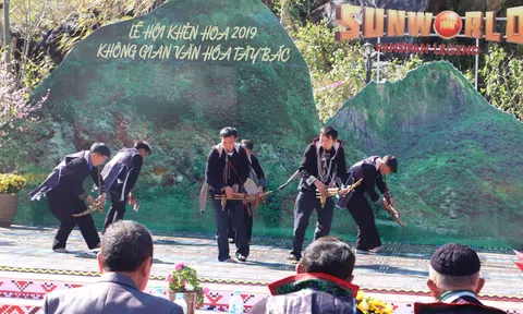 Đến ngay Fansipan vui lễ hội khèn hoa xuân rộn ràng