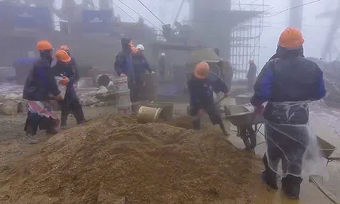 Hành trình hơn 800 ngày đêm cõng sắt đá tới lưng trời
