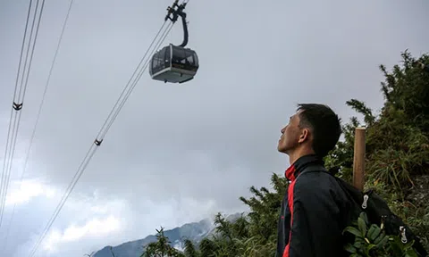 Theo chân những “gã điên” mở lại lối kéo cáp treo lên Fansipan