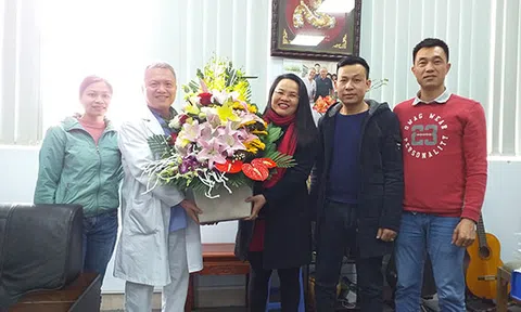 Lãnh đạo Tạp chí Pháp lý thăm, chúc mừng tập thể Y, Bác sĩ Bệnh viện E ( Hà Nội)