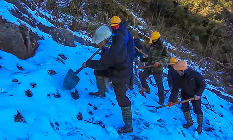 Kỳ tích kéo điện lên nóc nhà Đông Dương