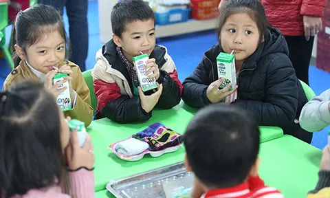 Biết bao sự chung tay để có ly sữa học đường an toàn, hiệu quả cho trẻ em thủ đô