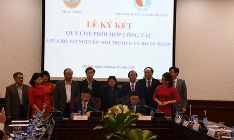 Ký kết Quy chế phối hợp công tác giữa Bộ Tư pháp - Bộ Tài nguyên và Môi trường