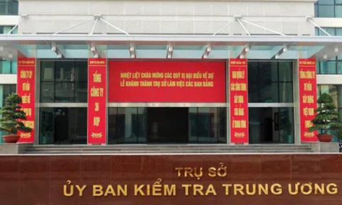 Cơ quan kiểm tra có quyền yêu cầu dừng công tác cán bộ, đảng viên có dấu hiệu vi phạm