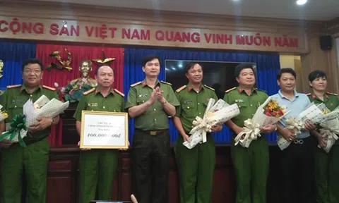 Thưởng nóng Ban chuyên án phá thành công thảm án ở Bình Dương