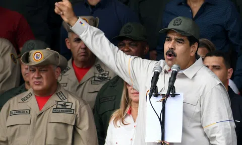 Venezuela: Các lệnh trừng phạt dầu của Mỹ có hiệu lực khi khủng hoảng gia tăng