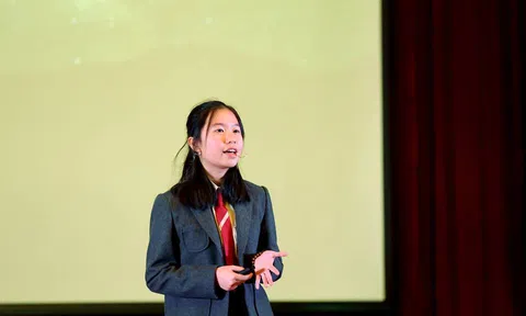 Cô bé 14 tuổi báo động vấn đề " Ô nhiễm ánh sáng" trên sân khấu Tedx