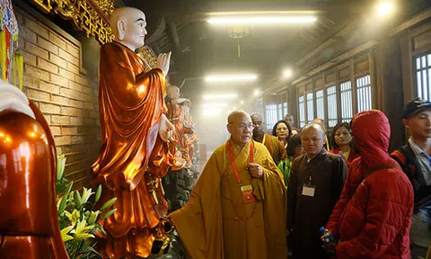Hàng trăm đại biểu và Phật tử Vesak 2019 tham dự lễ cầu an trên đỉnh Fansipan