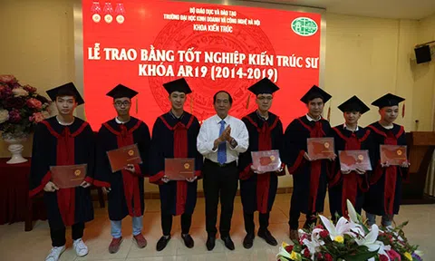 Khoa Kiến trúc tổ chức Lễ trao Bằng tốt nghiệp Đại học chính quy cho sinh viên khóa 19 (Năm học 2014 – 2019)