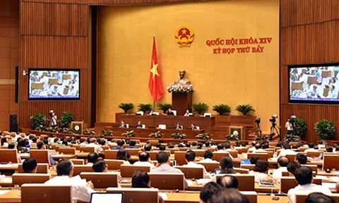 Quốc hội thảo luận Luật Đầu tư công và Luật Xuất cảnh, nhập cảnh của công dân Việt Nam
