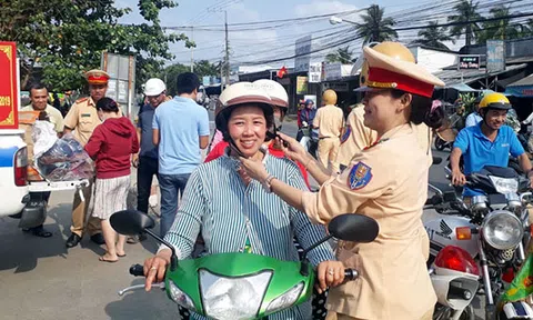 Bảo kê cho hoạt động phạm tội sẽ bị tước danh hiệu Công an nhân dân